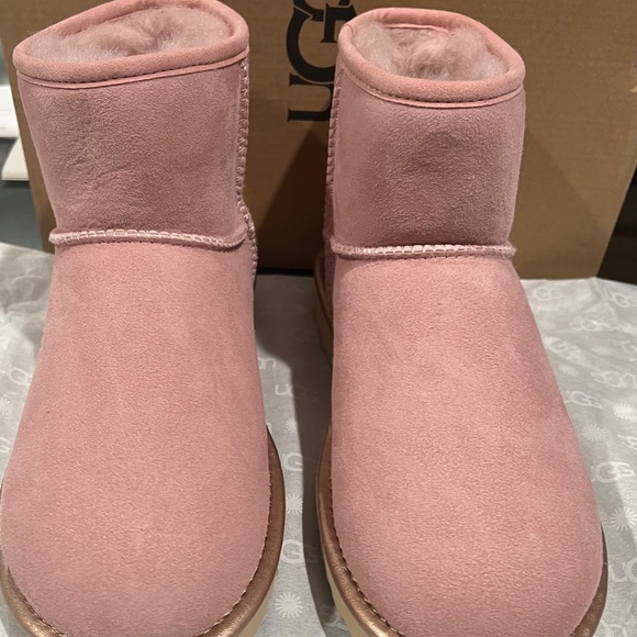 NEW UGG CLASSIC MINI SHINE Sheepskin Ankle Boots 1120872 SHELL PINK SIZE 7 NIB - Picture 11 of 14